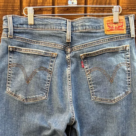 Levi's Wedgie Straight Button Up Jeans - Picture 4 of 15